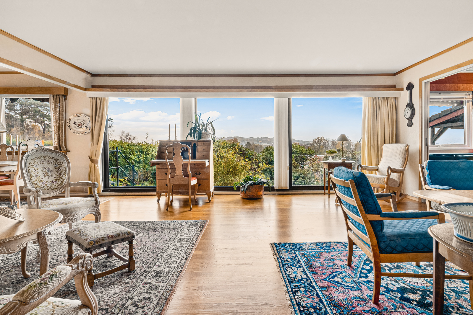 Velkommen til denne flotte leiligheten i Skjoldhøgda 67 - her presentert av Tommy Randles for Fana Sparebank Eiendom